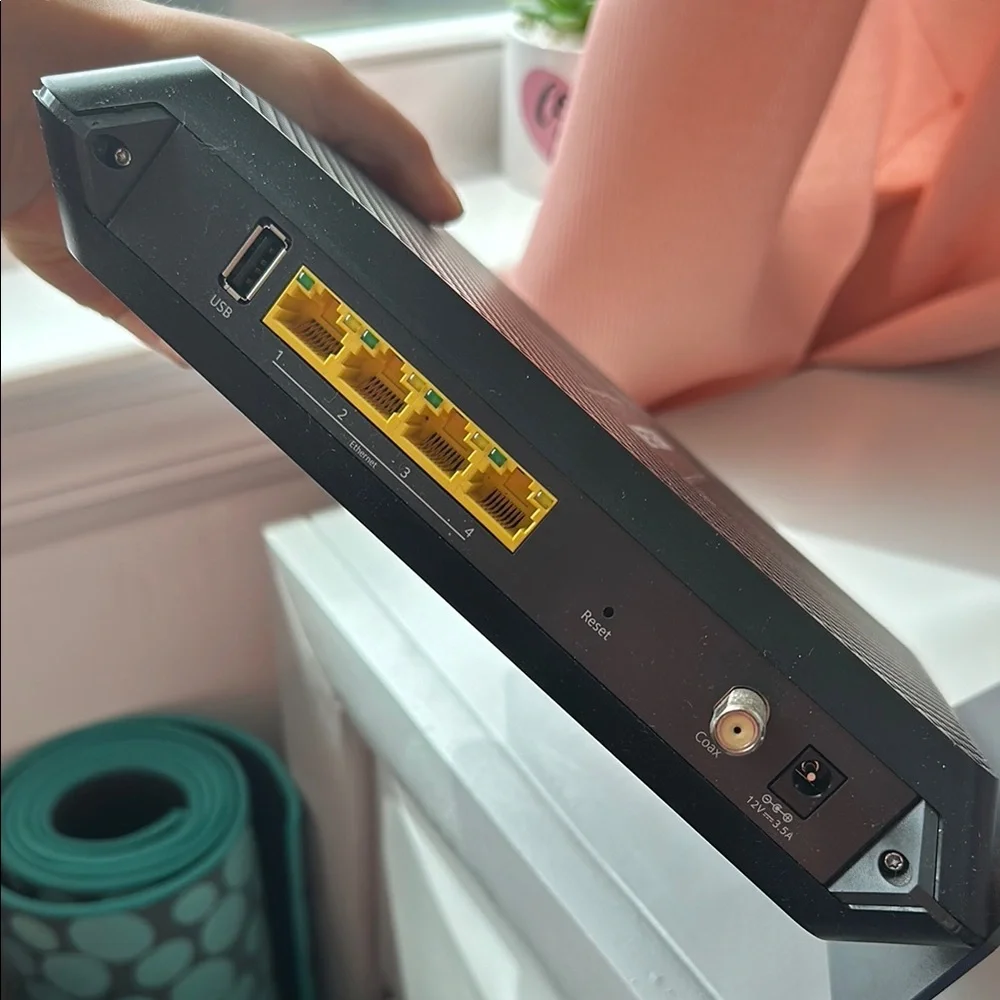 Netgear Black Wireless Networking Router - Picture 4 of 5